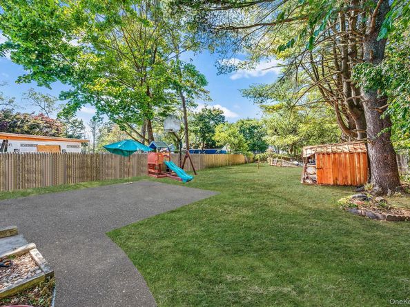 8 Willoughby Street, Brentwood NY 11717
