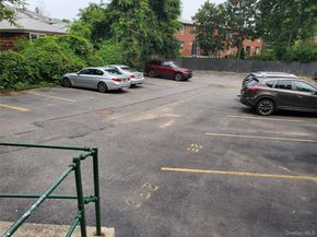 4727 Little Neck Pkwy Parkway 4G, Little Neck NY 11362