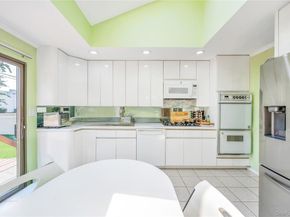 47 Country Drive, Plainview NY 11803