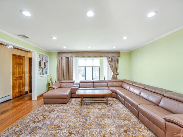 47 Country Drive, Plainview NY 11803