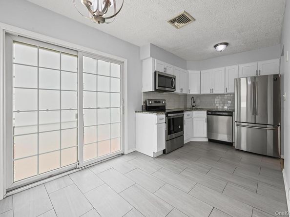 96 S Windhorst Avenue, Bethpage NY 11714