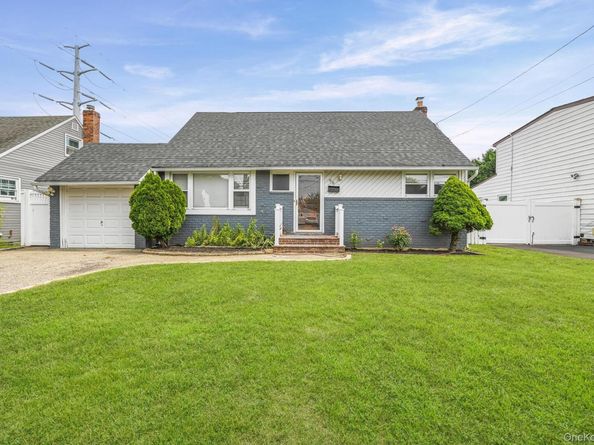 96 S Windhorst Avenue, Bethpage NY 11714