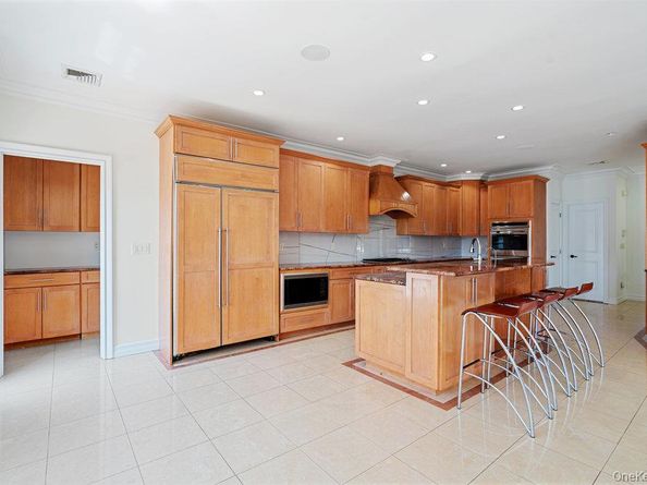 70 S Crescent Drive, Farmingdale NY 11735