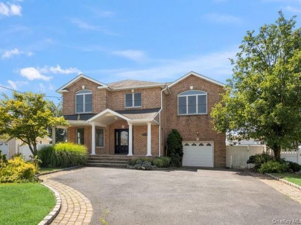 70 S Crescent Drive, Farmingdale NY 11735