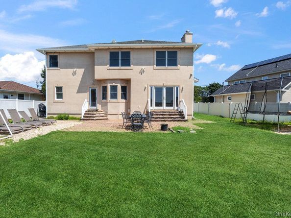 70 S Crescent Drive, Farmingdale NY 11735