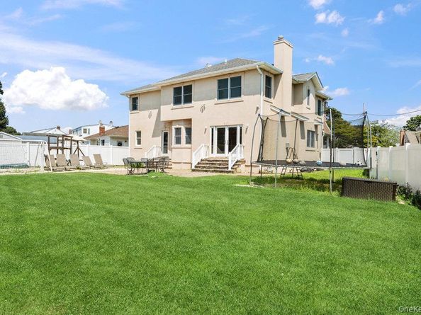 70 S Crescent Drive, Farmingdale NY 11735