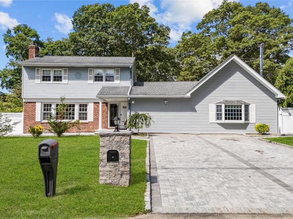 68 joyce Drive, Hauppauge NY 11788