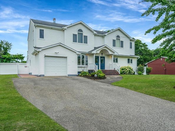 39 Aron Drive, Bohemia NY 11716