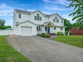 39 Aron Drive, Bohemia NY 11716