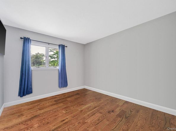 39 Aron Drive, Bohemia NY 11716