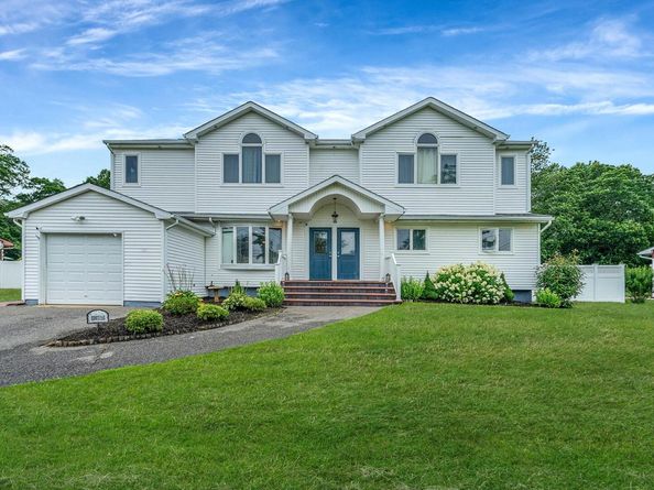 39 Aron Drive, Bohemia NY 11716