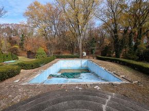 20 Rolling Hill Road, Old Westbury NY 11568