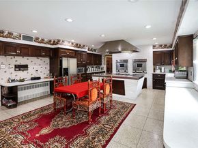 20 Rolling Hill Road, Old Westbury NY 11568