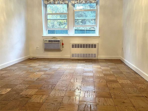 32 Pearsall Avenue 1G, Glen Cove NY 11542