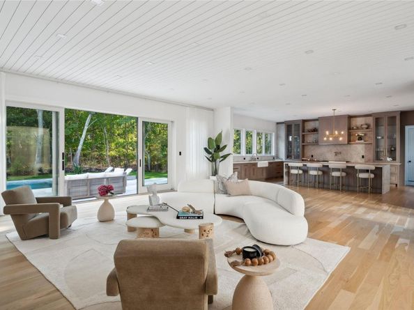 116 Middle Line Highway, Southampton NY 11968
