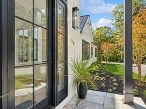 116 Middle Line Highway, Southampton NY 11968