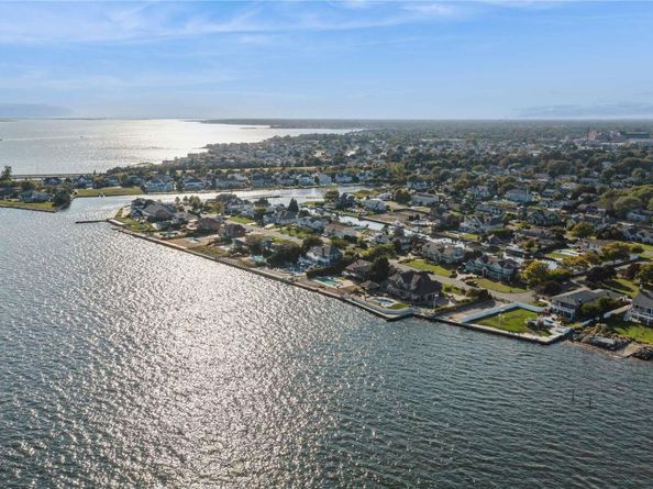 8 Shoal Drive, West Islip NY 11795