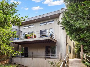287 Bay Walk