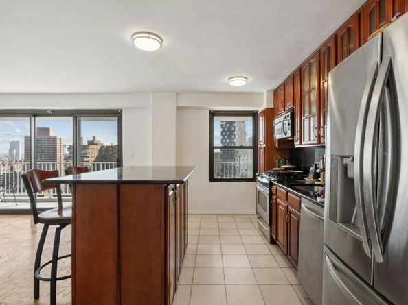 387 Grand Street K2002, New York NY 10002