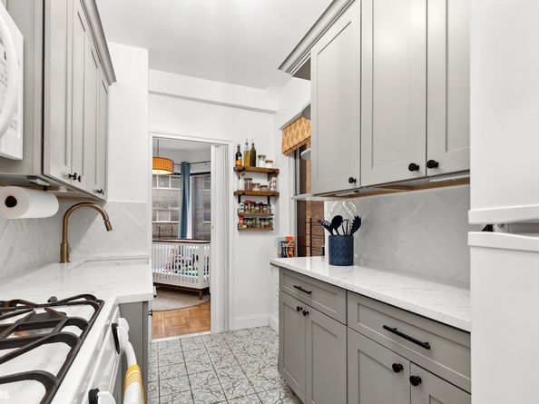 215 East 79th Street 6F, New York NY 10075