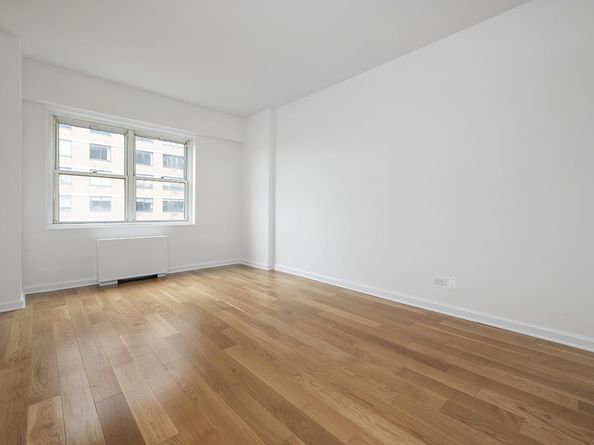 60 East 8th Street 27N, New York NY 10003