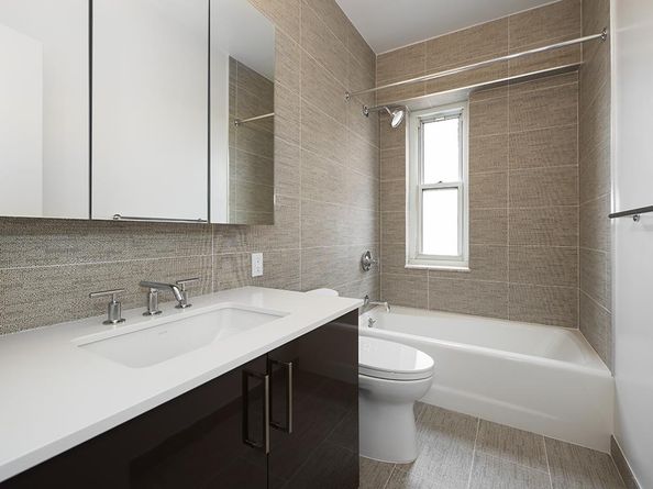 60 East 8th Street 27N, New York NY 10003