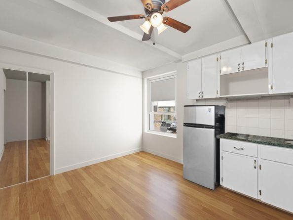 325 West 45th Street 403A, New York NY 10036