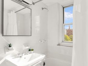 365 West 20th Street 7A, New York NY 10011