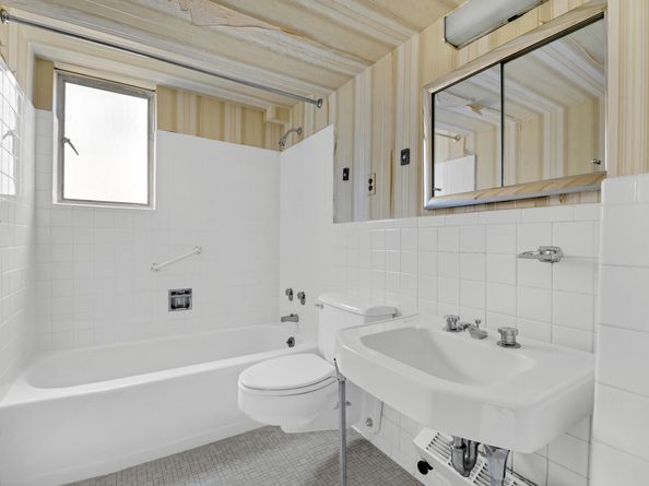 1050 5th Avenue 17A, New York NY 10028