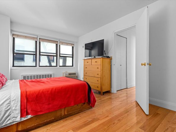 579 West 215th Street 2F, New York NY 10034