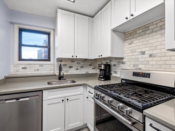 579 West 215th Street 2F, New York NY 10034