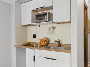 320 East 42nd Street 602, New York NY 10017