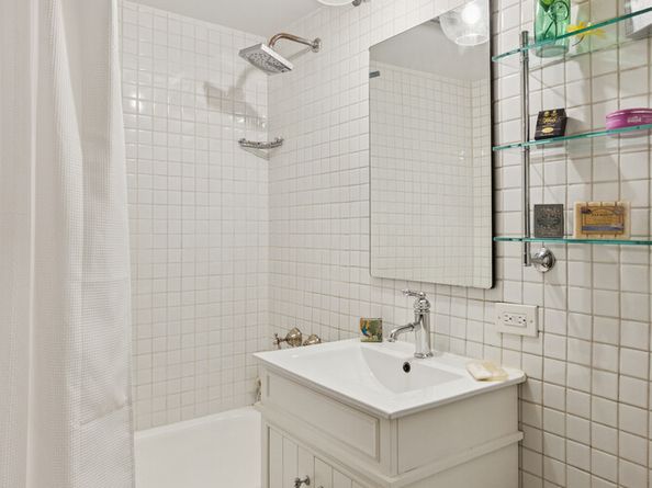 320 East 42nd Street 602, New York NY 10017