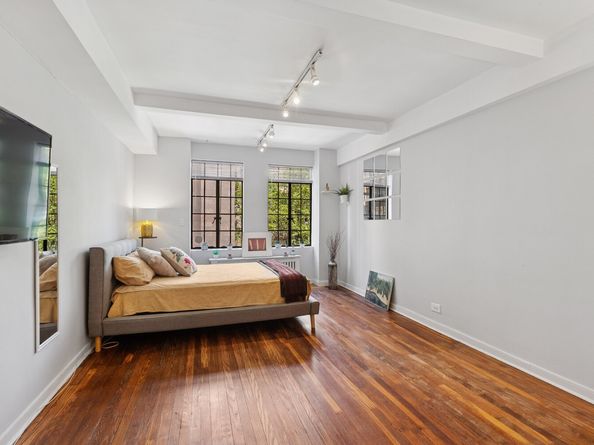 320 East 42nd Street 602, New York NY 10017