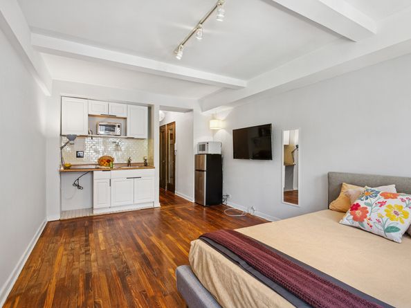 320 East 42nd Street 602, New York NY 10017