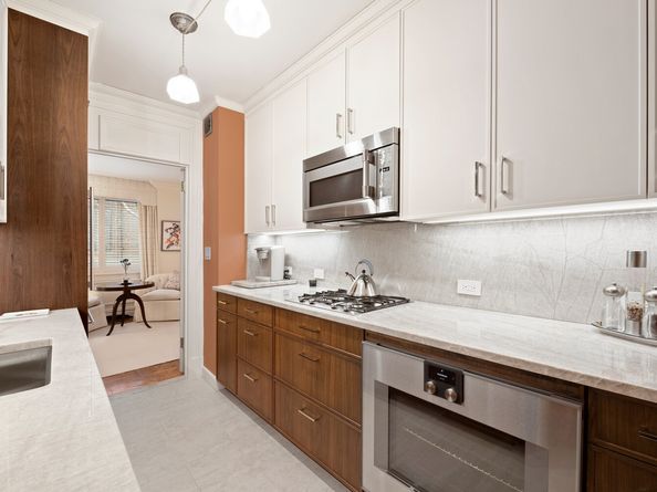 10 East 70th Street 2B, New York NY 10021
