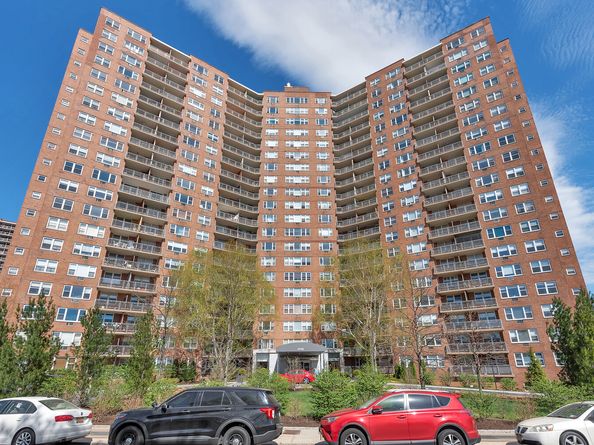 5700 Arlington Avenue 22R, Bronx NY 10471