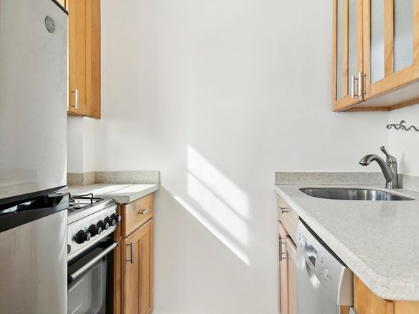 345 East 52nd Street 9H, New York NY 10022