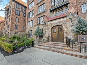 20 Continental Avenue 4A, Queens NY 11375