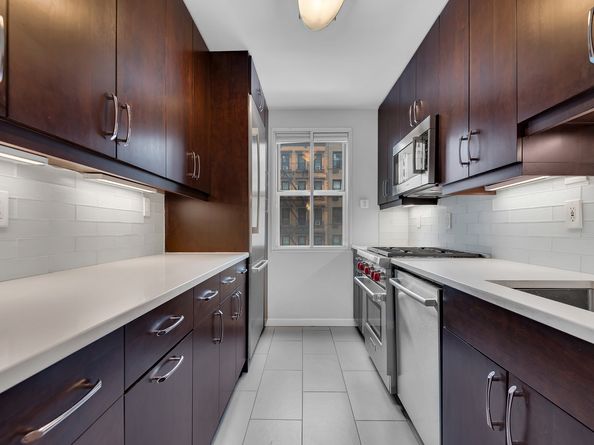 233 East 69th Street 3L, New York NY 10021