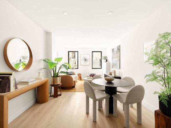 221 East 48th Street Garden, New York NY 10017