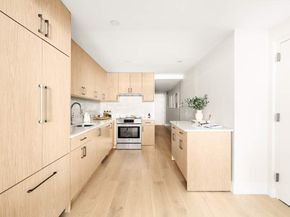 221 East 48th Street Garden, New York NY 10017