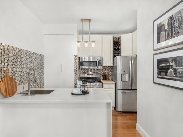 393 West 49th Street THF, New York NY 10019