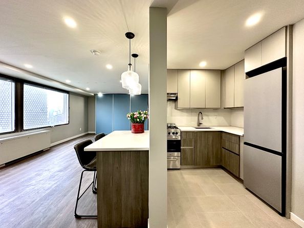 170 Park Row 24E, New York NY 10038