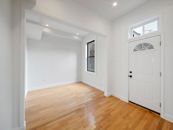 18-60 Flushing Avenue, Queens NY 11385