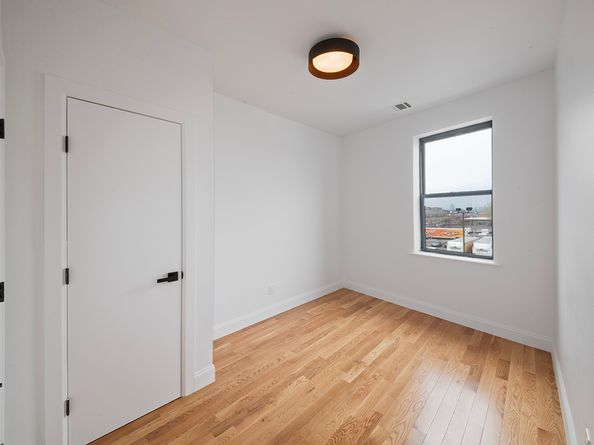 18-60 Flushing Avenue, Queens NY 11385