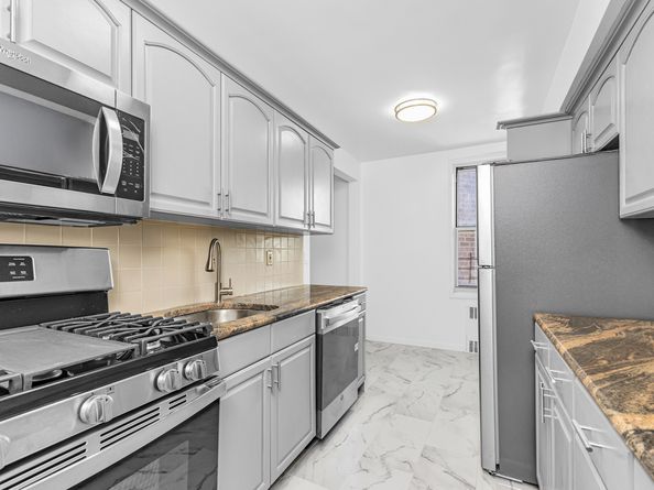 67-30 Clyde Street 5C, Queens NY 11375