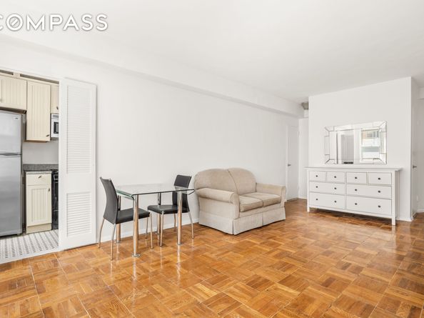 310 East 49th Street 7B, New York NY 10017