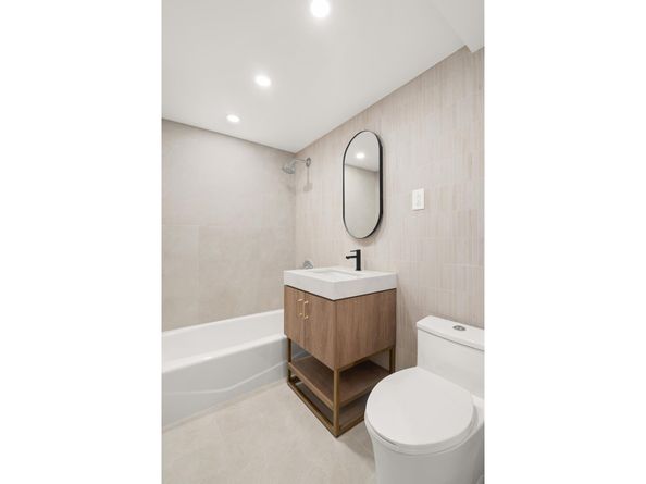 321 East 48th Street 11H, New York NY 10017