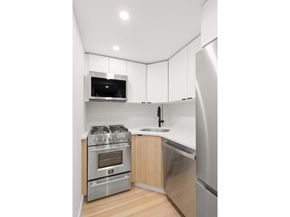 321 East 48th Street 11H, New York NY 10017